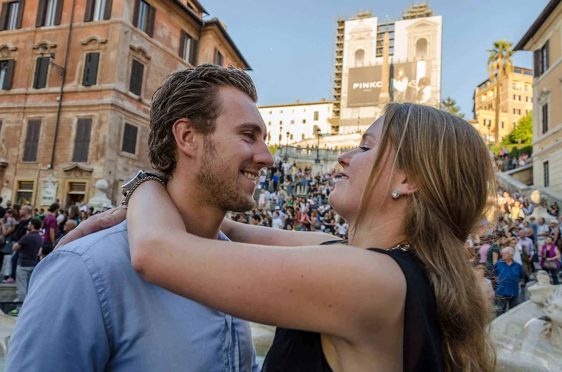 couple photoshoot in Rome Spanish Steps