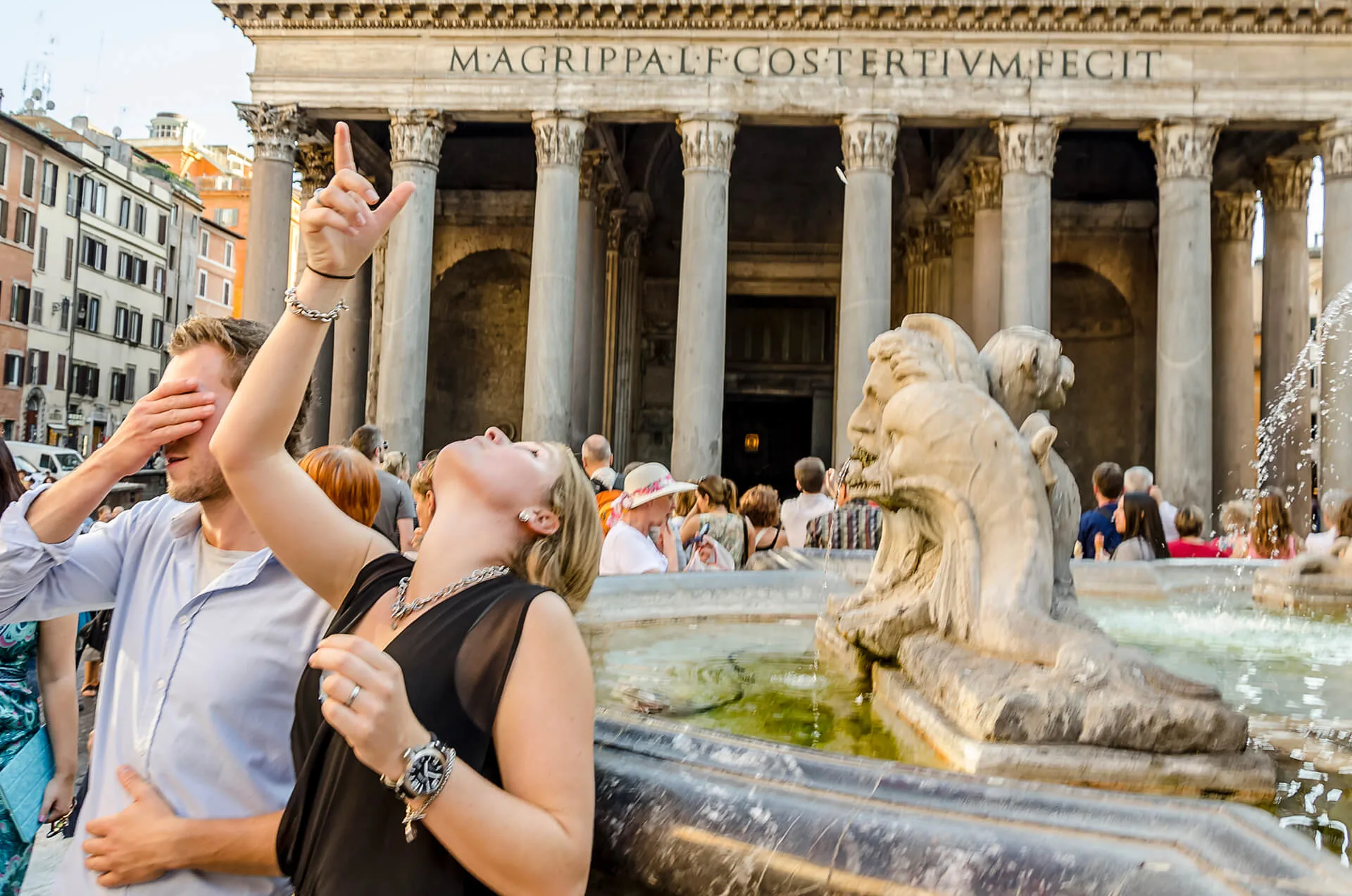 couple photoshoot in Pantheon Rome