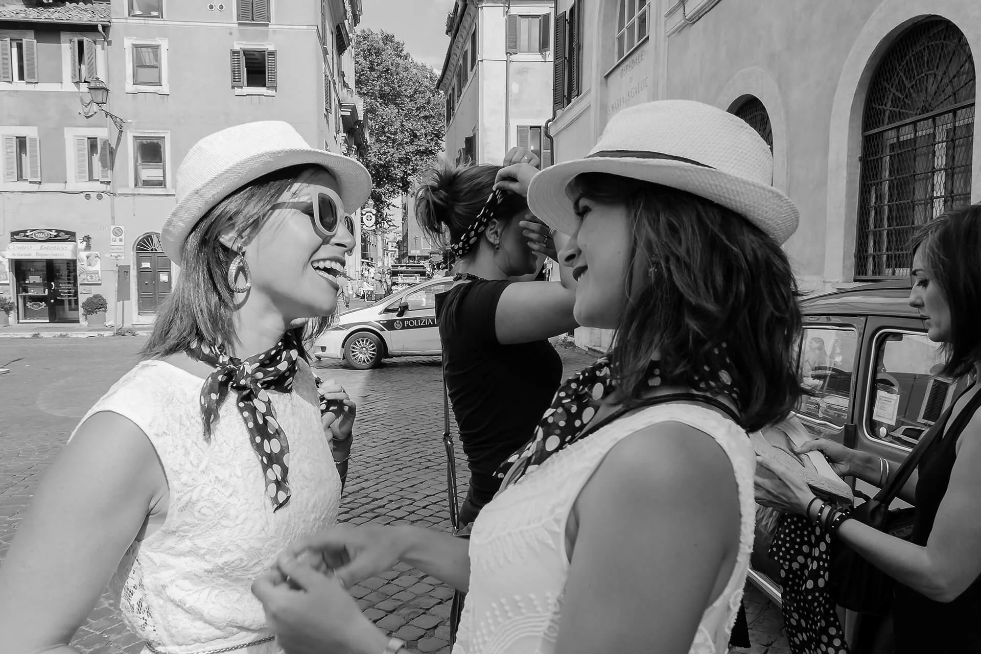 Friends photoshoot in Trastevere Rome