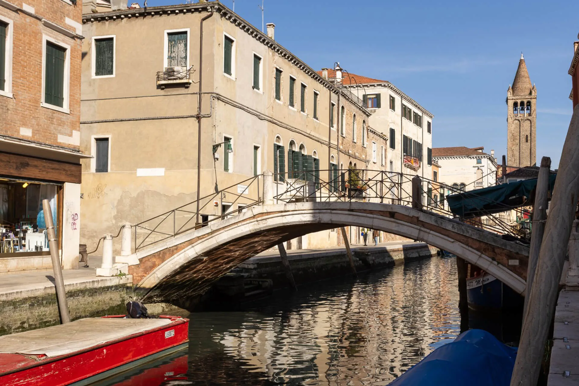 bridge of fists in Venice